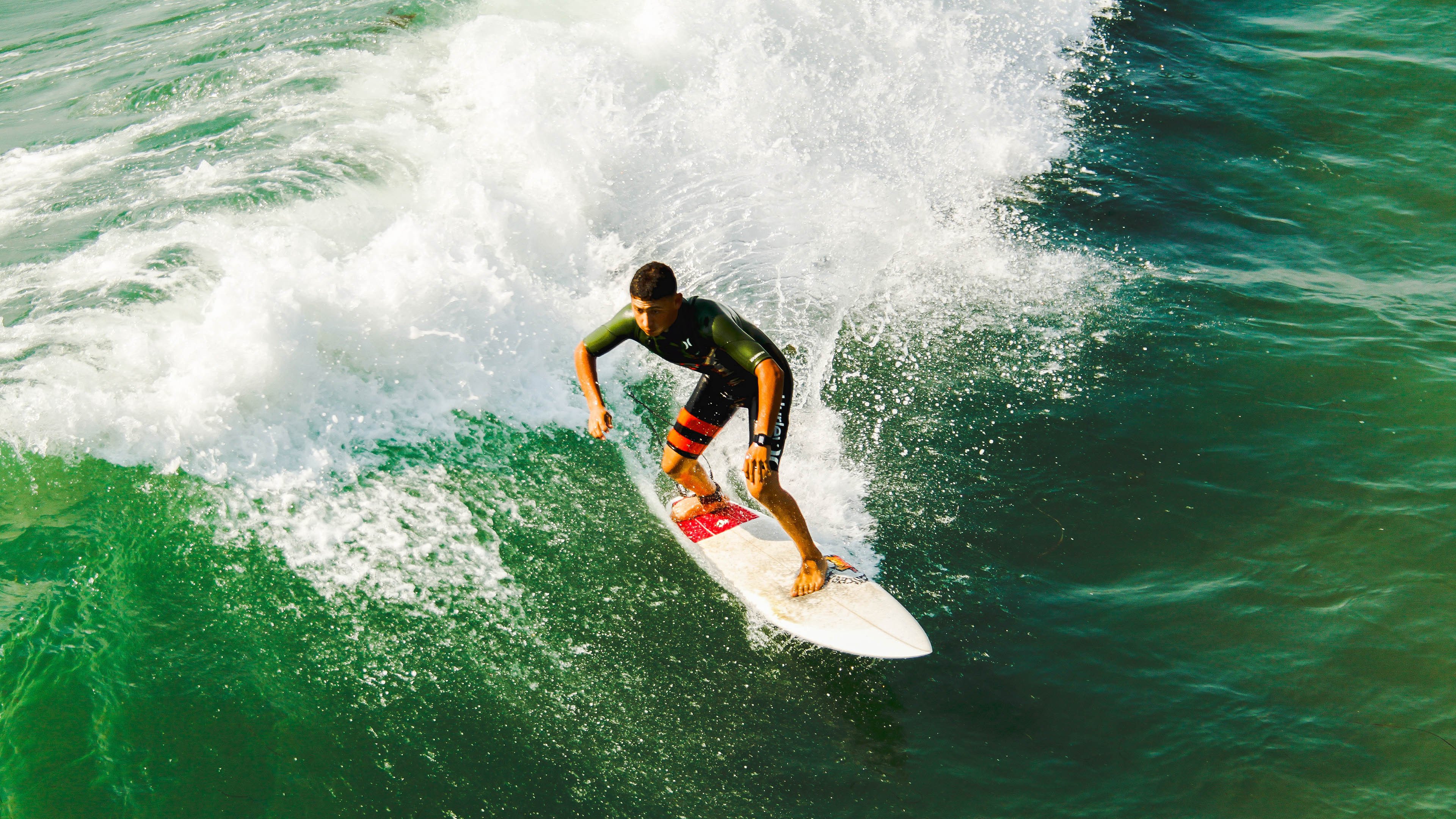 _攀岩极限赛：攀登巅峰的热血挑战_，攀岩竞赛视频