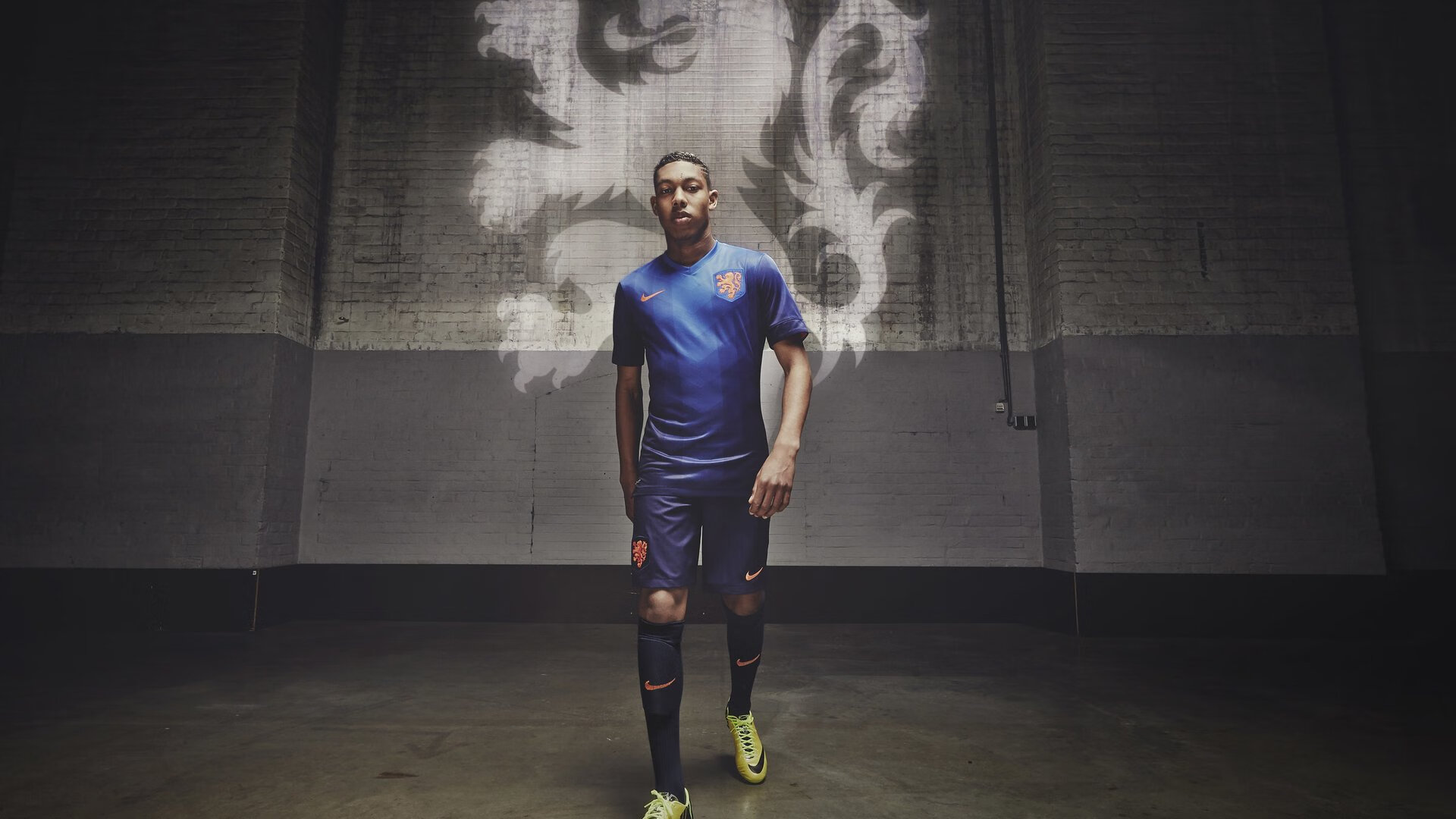 夜幕下的灯光跑，城市夜色中的运动狂欢，灯光下的城市夜晚